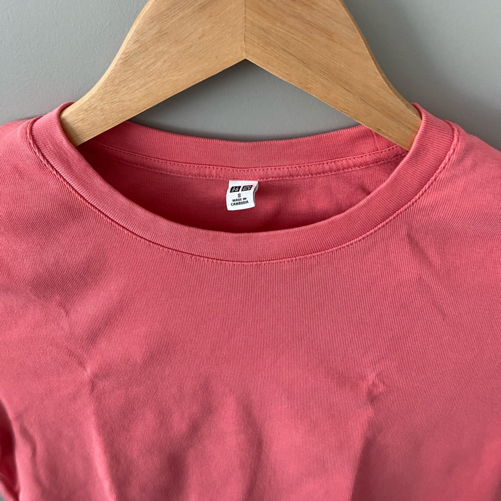 UNIQLO BASIC TOP SIZE S - Picture 2 of 4